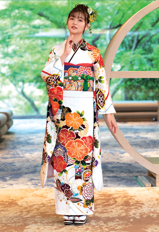 白色に咲く梅の意匠が個性的。